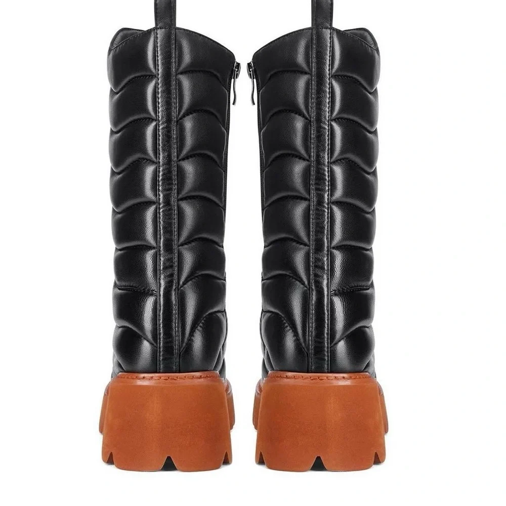 Boot - Picture 2 of 9